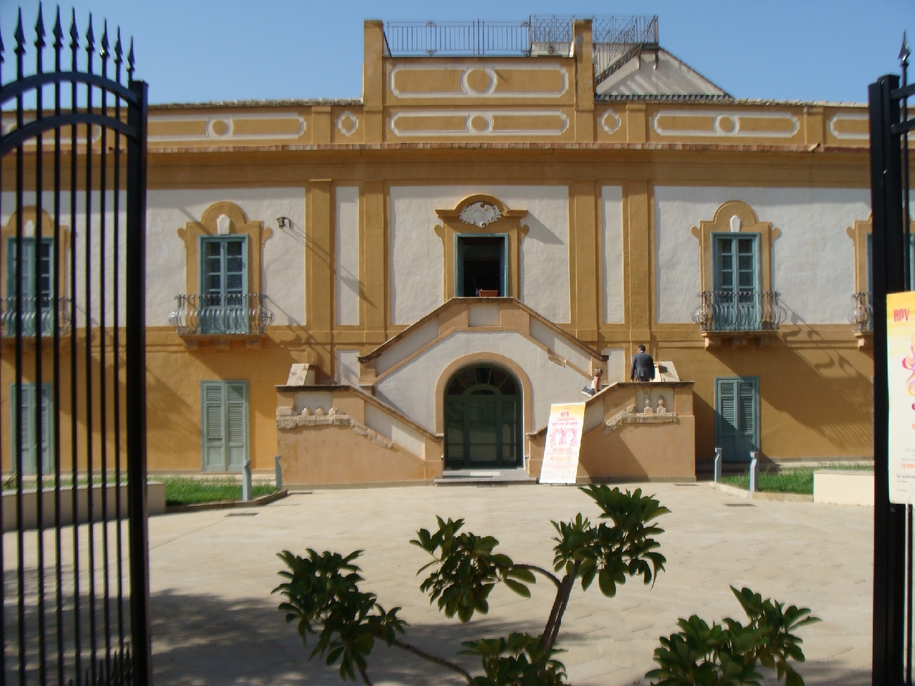 Villa Magnisi - Sicily on the Net